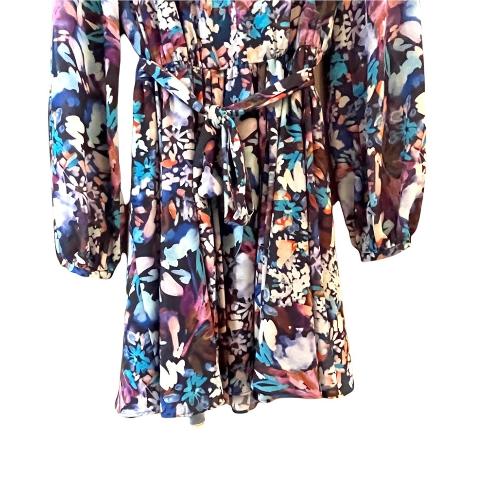 BELLE BADGLEY MISCHKA BLUE PURPLE MULTICOLOR FLORAL V-NECK MINI DRESS - Picture 5 of 16